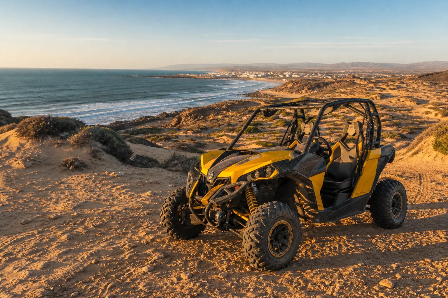 Buggy biplaza en dunas atlánticas de Essaouira con horizonte oceánico